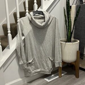 𝅺long sleeve shirt with button detail
